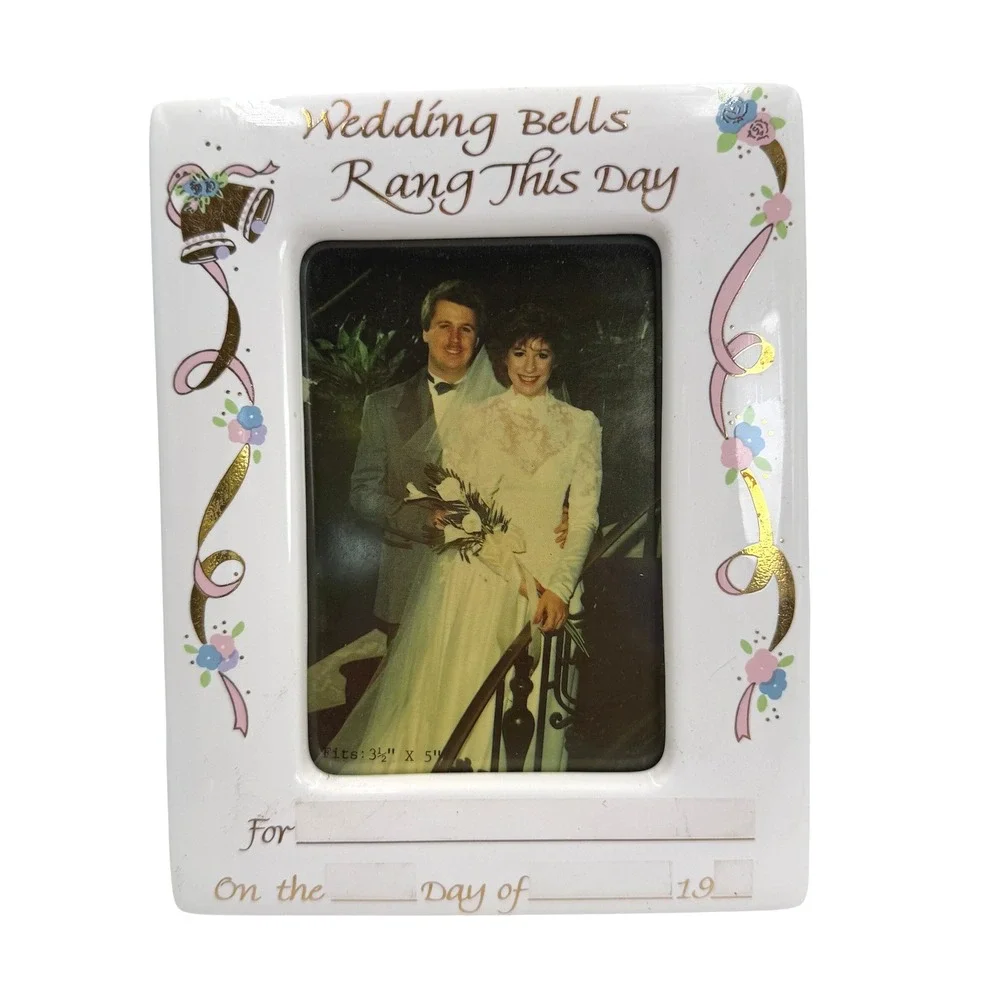 Vintage Wedding Bells Picture Frame Unisex 3.5x5 White Excellent Ceramic‎ Gold